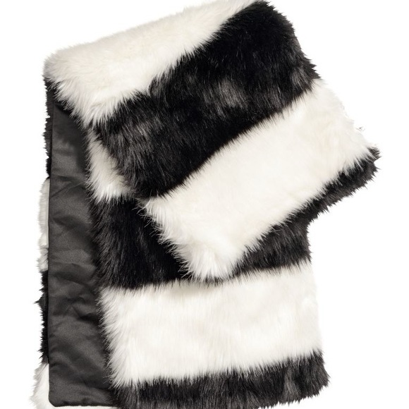 H&M Faux Fur Scarf - Picture 1 of 5